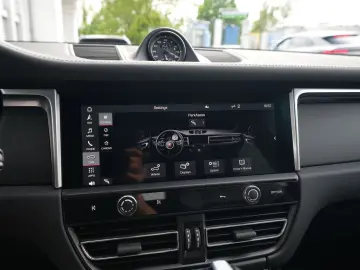 PORSCHE Macan T BURMESTER-ACC-LUFTF.-PANO-18WEGE-VOLL