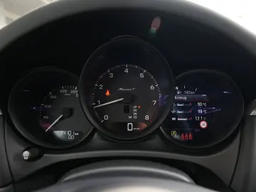PORSCHE Macan T BURMESTER-ACC-LUFTF.-PANO-18WEGE-VOLL