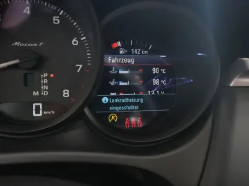 PORSCHE Macan T BURMESTER-ACC-LUFTF.-PANO-18WEGE-VOLL