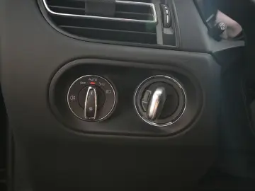 PORSCHE Macan T BURMESTER-ACC-LUFTF.-PANO-18WEGE-VOLL