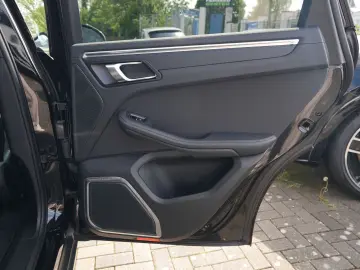 PORSCHE Macan T BURMESTER-ACC-LUFTF.-PANO-18WEGE-VOLL