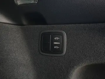 PORSCHE Macan T BURMESTER-ACC-LUFTF.-PANO-18WEGE-VOLL