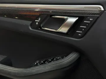 PORSCHE Macan GTS Pano 18Wege ACC Luft Standheizung 360