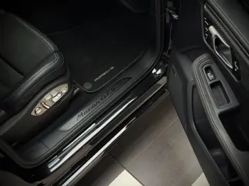 PORSCHE Macan GTS Pano 18Wege ACC Luft Standheizung 360