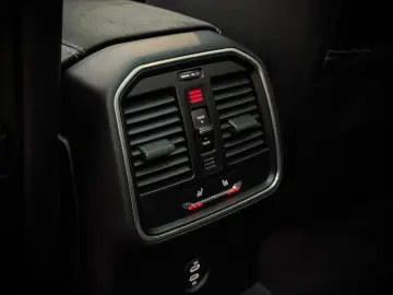 PORSCHE Macan GTS Pano 18Wege ACC Luft Standheizung 360