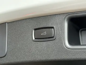 PORSCHE Macan Allrad R.Cam Navi Leder SHZ LED Tempomat