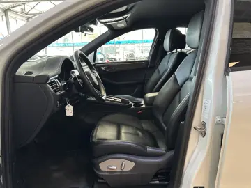 PORSCHE Macan Allrad R.Cam Navi Leder SHZ LED Tempomat