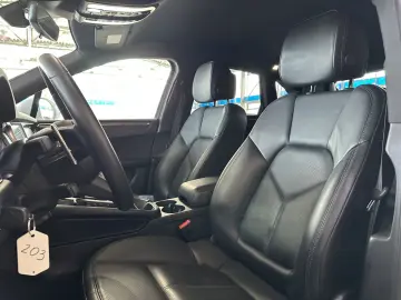 PORSCHE Macan Allrad R.Cam Navi Leder SHZ LED Tempomat