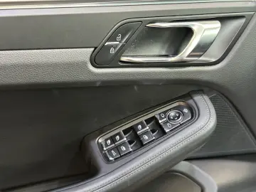 PORSCHE Macan Allrad R.Cam Navi Leder SHZ LED Tempomat