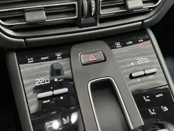 PORSCHE Macan Allrad R.Cam Navi Leder SHZ LED Tempomat