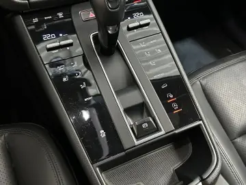 PORSCHE Macan Allrad R.Cam Navi Leder SHZ LED Tempomat