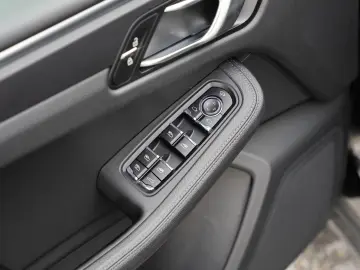 PORSCHE Macan Panorama Dachsystem Sitzheizung vorn