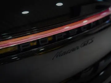 PORSCHE Macan GTS SPORT-DESIGN BOSE PDLS  21 LM 1.HAND