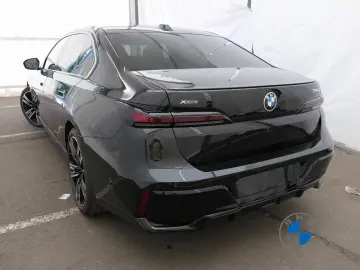 BMW 740d xDrive M Sport Pro 21  TV Skylounge