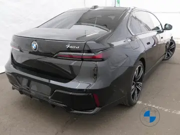 BMW 740d xDrive M Sport Pro 21  TV Skylounge