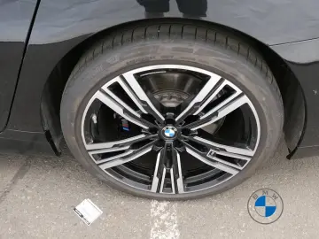 BMW 740d xDrive M Sport Pro 21  TV Skylounge