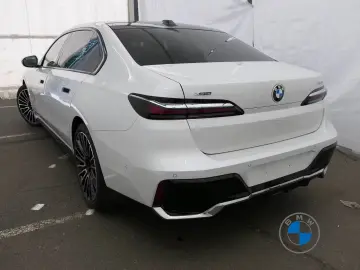 BMW 740d xDrive M Sport 21  AHK Skylounge
