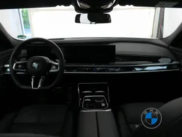 BMW 740d xDrive M Sport 21  AHK Skylounge