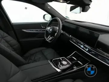 BMW 740d xDrive M Sport 21  AHK Skylounge