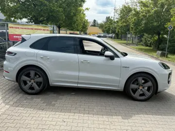 PORSCHE Cayenne E-Hybrid SPORT-PAKET INNO-DRIVE HUD CHRO