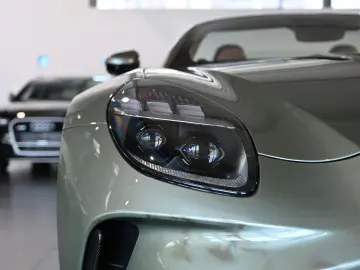ASTON MARTIN V8 Vantage Roadster California Sage UPE…