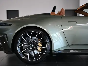 ASTON MARTIN V8 Vantage Roadster California Sage UPE…