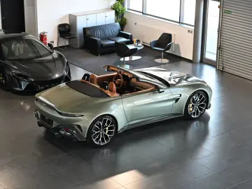 ASTON MARTIN V8 Vantage Roadster California Sage UPE…
