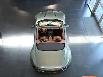 ASTON MARTIN V8 Vantage Roadster California Sage UPE…