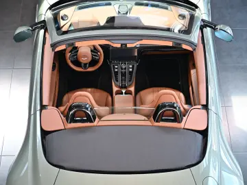 ASTON MARTIN V8 Vantage Roadster California Sage UPE…
