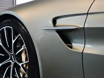 ASTON MARTIN V8 Vantage Roadster California Sage UPE…