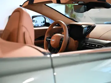 ASTON MARTIN V8 Vantage Roadster California Sage UPE…