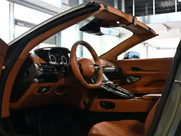 ASTON MARTIN V8 Vantage Roadster California Sage UPE…