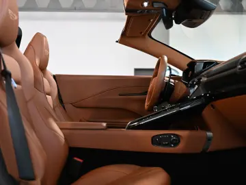 ASTON MARTIN V8 Vantage Roadster California Sage UPE…