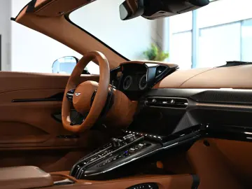 ASTON MARTIN V8 Vantage Roadster California Sage UPE…