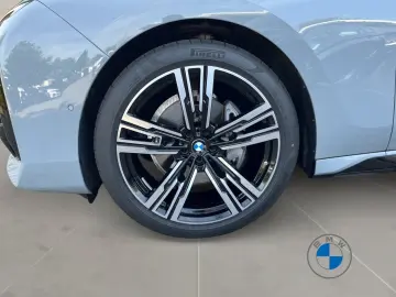 BMW 740d xDrive M Sport 21  AHK Skylounge Standhzg.