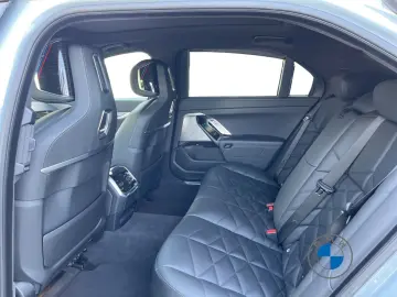 BMW 740d xDrive M Sport 21  AHK Skylounge Standhzg.