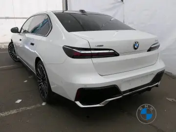 BMW 740d xDrive M Sport 21  AHK Skylounge Standhzg.