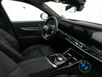 BMW 740d xDrive M Sport 21  AHK Skylounge Standhzg.