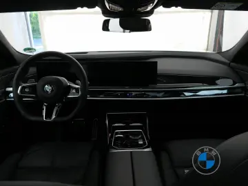 BMW 740d xDrive M Sport 21  AHK Skylounge Standhzg.