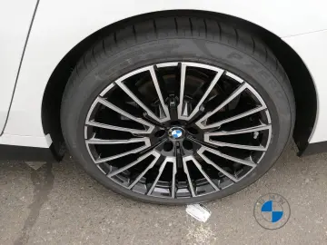 BMW 740d xDrive M Sport 21  AHK Skylounge Standhzg.