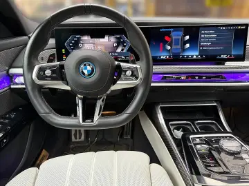 BMW M760e xDrive