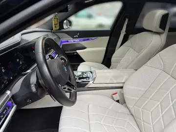 BMW M760e xDrive