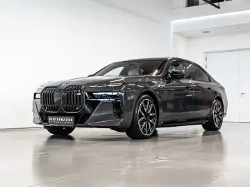 BMW M760e xDrive LUFT PANO