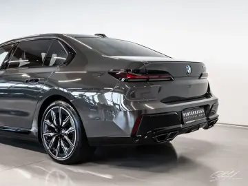 BMW M760e xDrive LUFT PANO