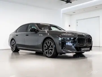 BMW M760e xDrive LUFT PANO