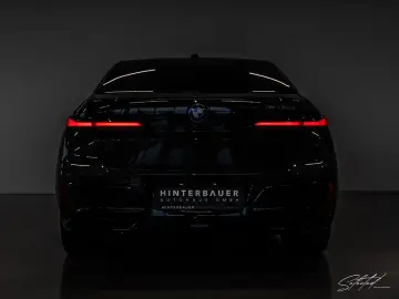 BMW M760e xDrive LUFT PANO