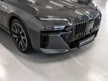 BMW M760e xDrive LUFT PANO