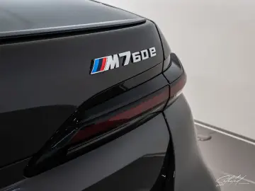 BMW M760e xDrive LUFT PANO