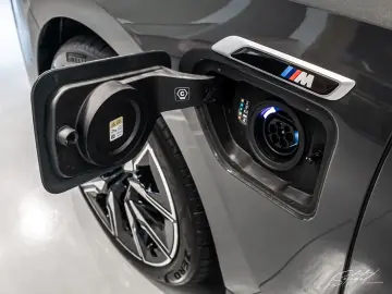 BMW M760e xDrive LUFT PANO