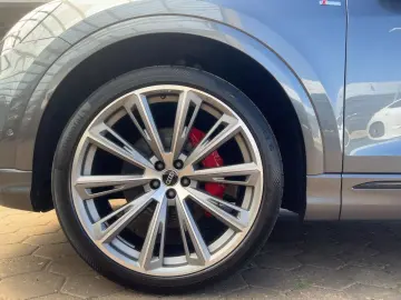 AUDI Q8 50 TDI quattro tiptr. S line Matrix Standhzg